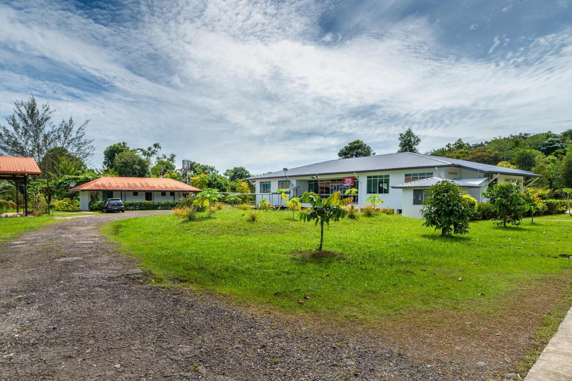 Hotel Eagle Wood Garden Membakut Esterno foto